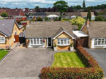 2 bedroom detached bungalow for sale