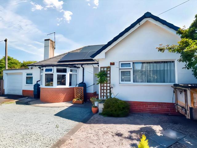 2 bedroom detached bungalow for sale