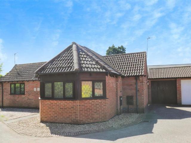 2 bedroom detached bungalow for sale