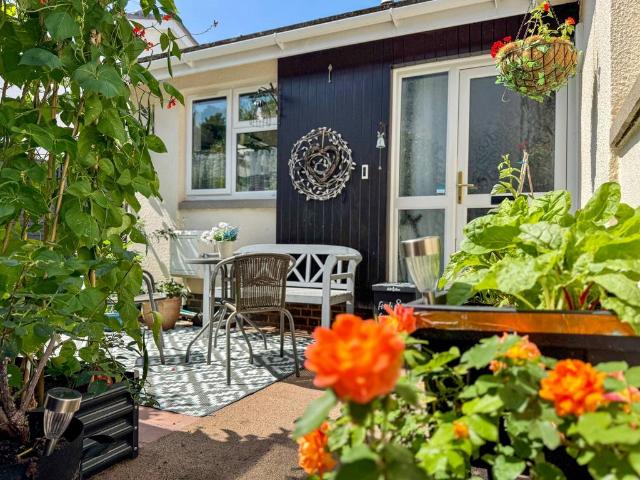 2 bedroom detached bungalow for sale