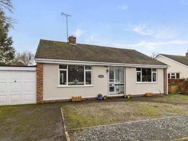 2 bedroom detached bungalow for sale