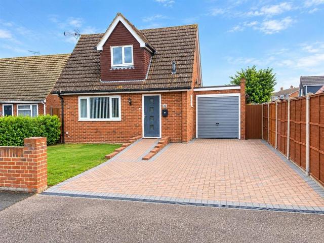 2 bedroom detached bungalow for sale