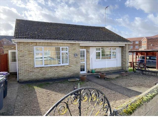 2 bedroom detached bungalow for sale