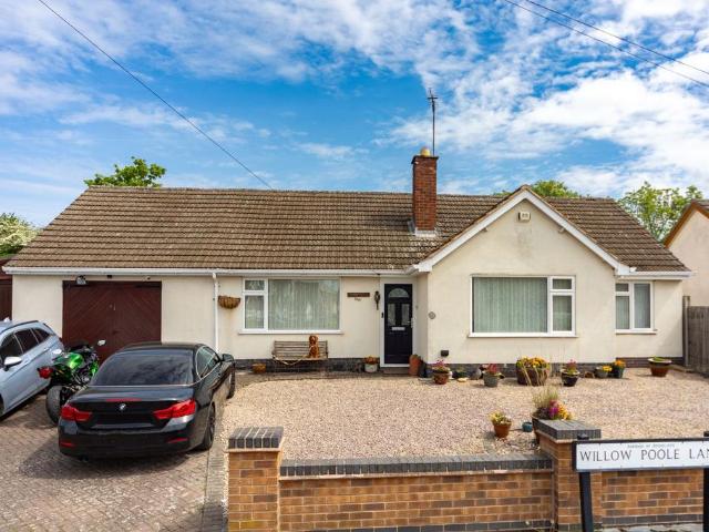 2 bedroom detached bungalow for sale