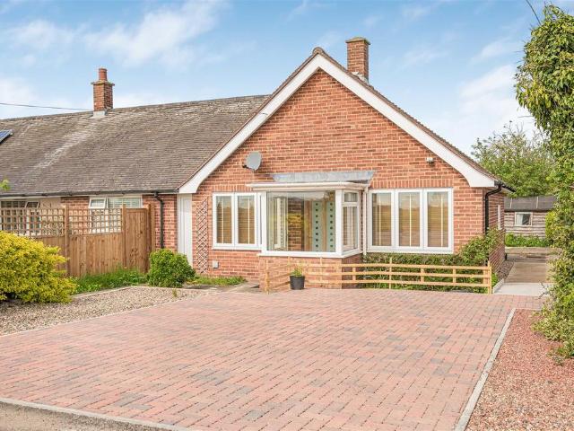 2 bedroom detached bungalow for sale