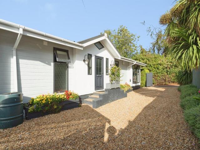 2 bedroom detached bungalow for sale