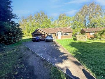 2 bedroom detached bungalow for sale