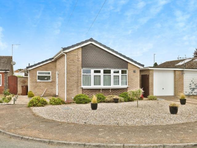 2 bedroom detached bungalow for sale