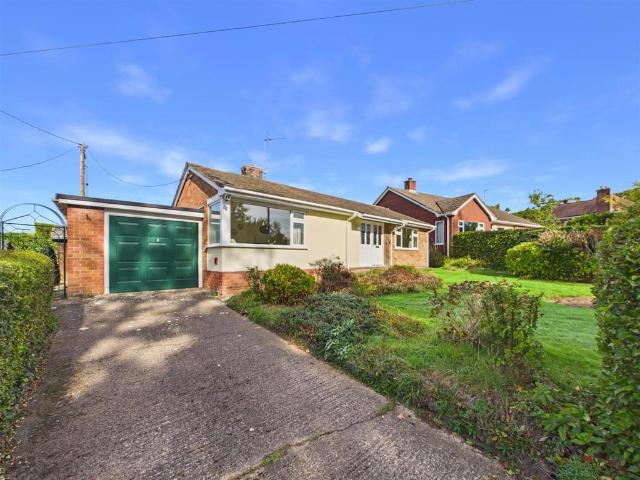 2 bedroom detached bungalow for sale