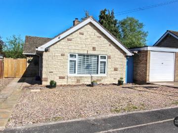 2 bedroom detached bungalow for sale