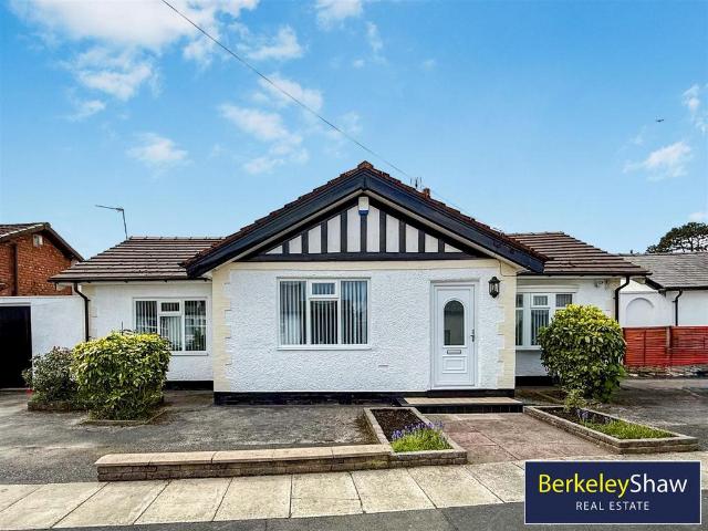 2 bedroom detached bungalow for sale