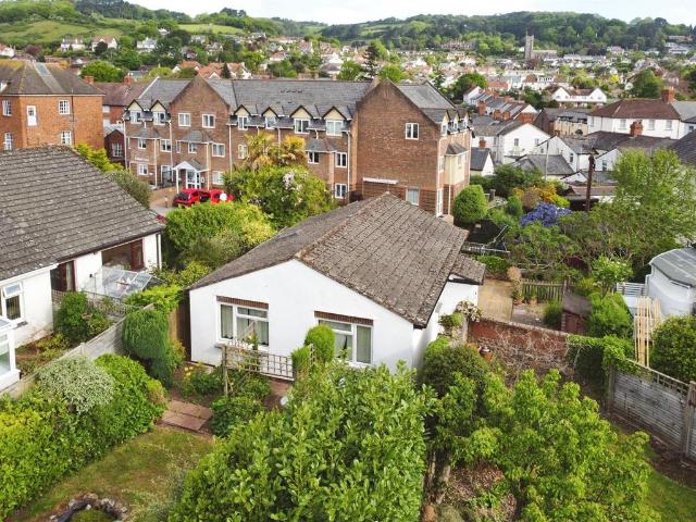 2 bedroom detached bungalow for sale