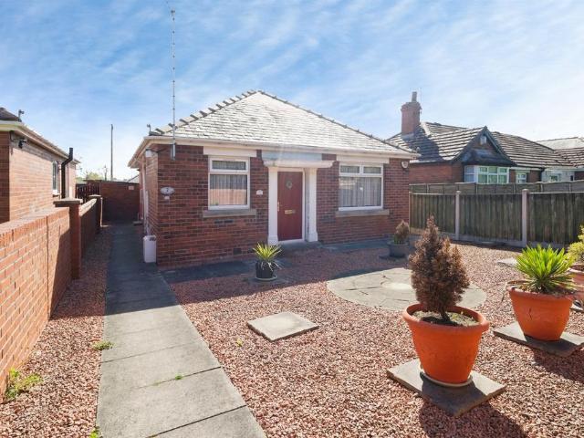 2 bedroom detached bungalow for sale