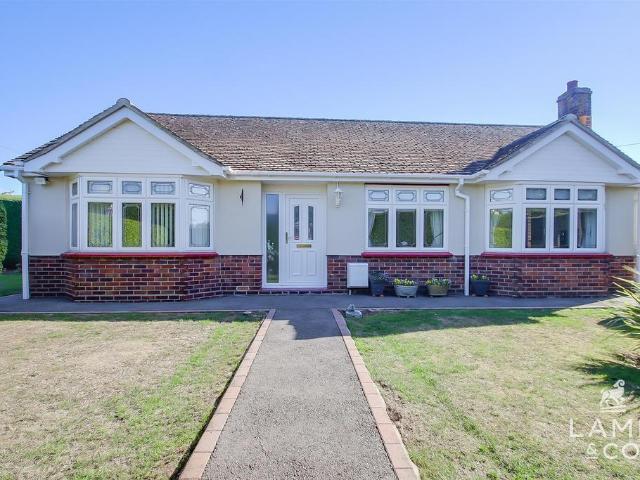 2 bedroom detached bungalow for sale