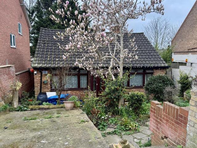 2 bedroom detached bungalow for sale