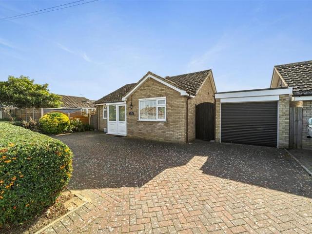 2 bedroom detached bungalow for sale