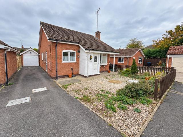 2 bedroom detached bungalow for sale