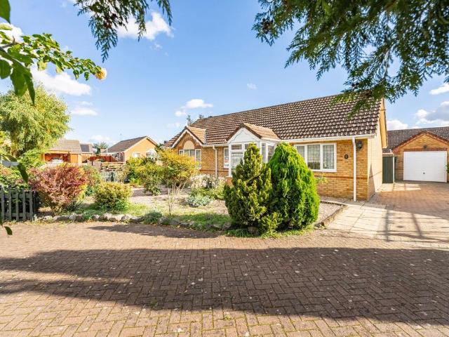 2 bedroom detached bungalow for sale