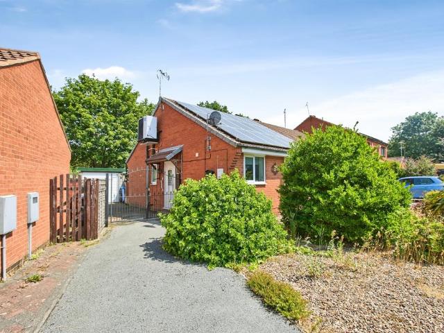 2 bedroom detached bungalow for sale