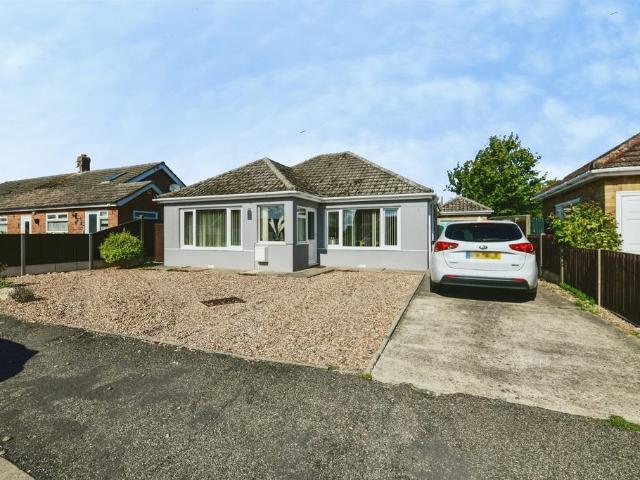 2 bedroom detached bungalow for sale