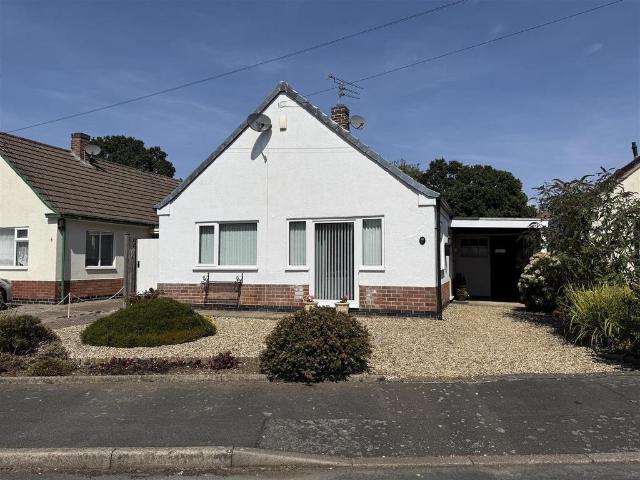 2 bedroom detached bungalow for sale