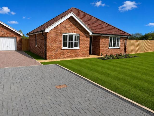 2 bedroom detached bungalow for sale