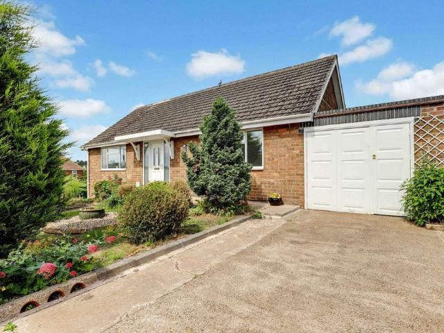 2 bedroom detached bungalow for sale