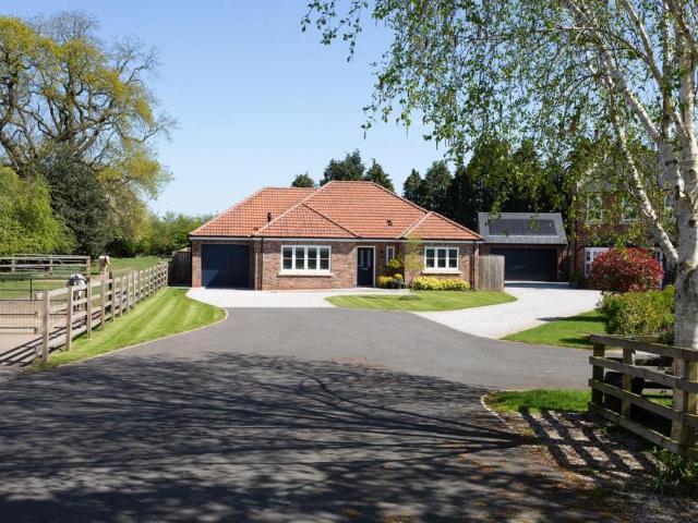 2 bedroom detached bungalow for sale