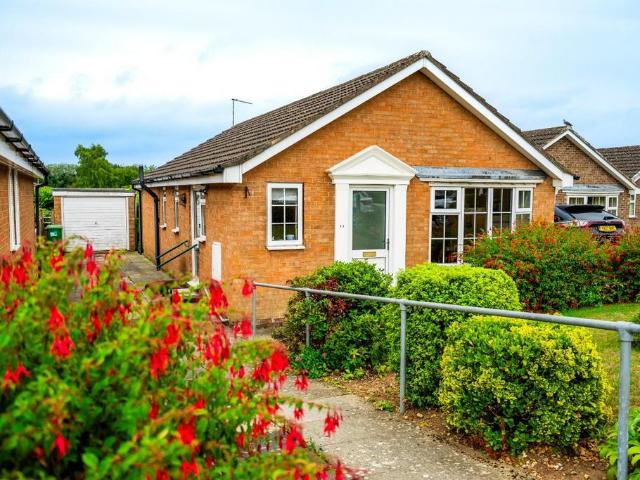 2 bedroom detached bungalow for sale