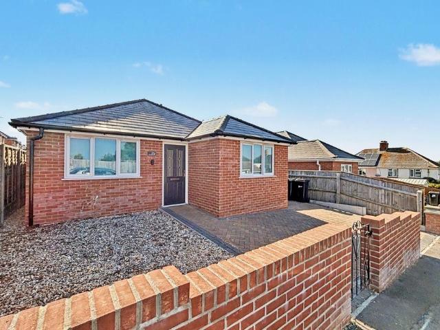 2 bedroom detached bungalow for sale