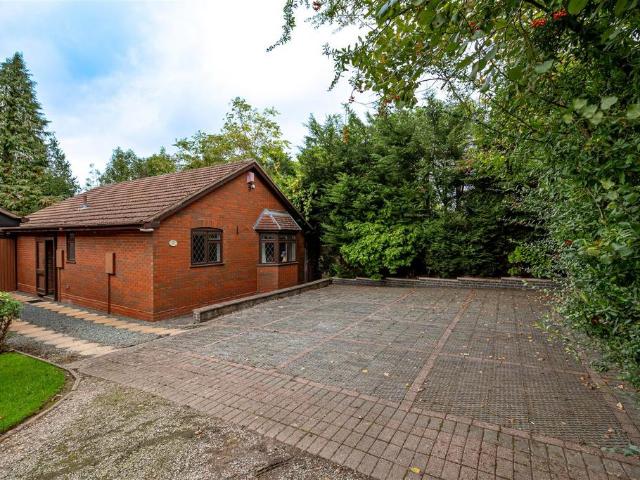 2 bedroom detached bungalow for sale
