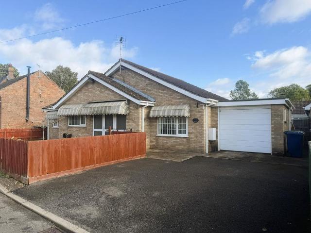 2 bedroom detached bungalow for sale