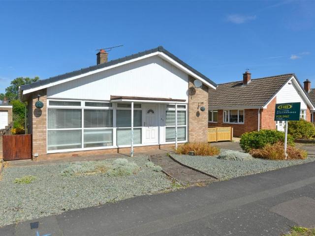 2 bedroom detached bungalow for sale