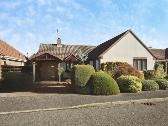 2 bedroom detached bungalow for sale
