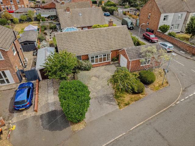 2 bedroom detached bungalow for sale