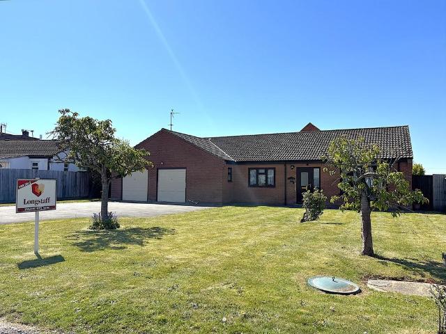 2 bedroom detached bungalow for sale