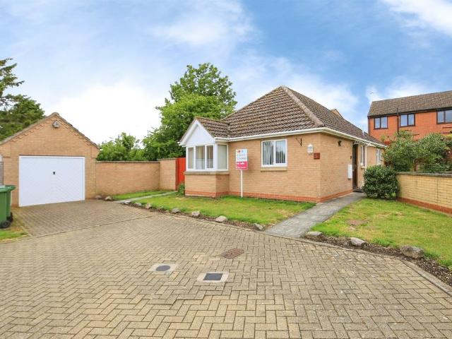 2 bedroom detached bungalow for sale