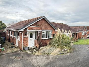 2 bedroom detached bungalow for sale