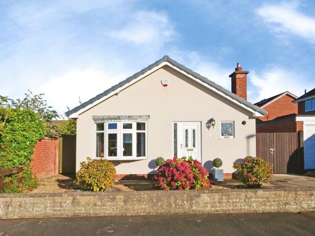 2 bedroom detached bungalow for sale