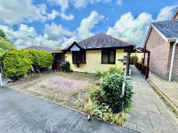 2 bedroom detached bungalow for sale