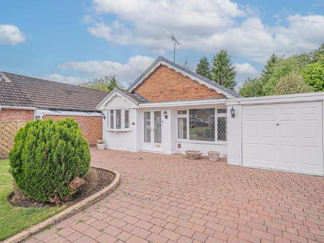 2 bedroom detached bungalow for sale
