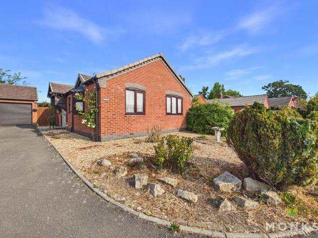 2 bedroom detached bungalow for sale