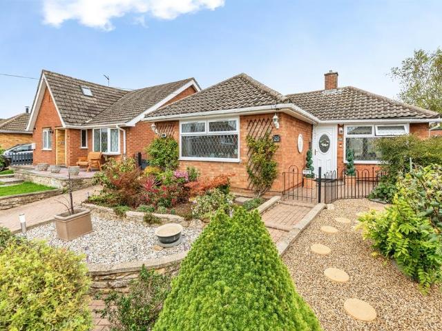 2 bedroom detached bungalow for sale