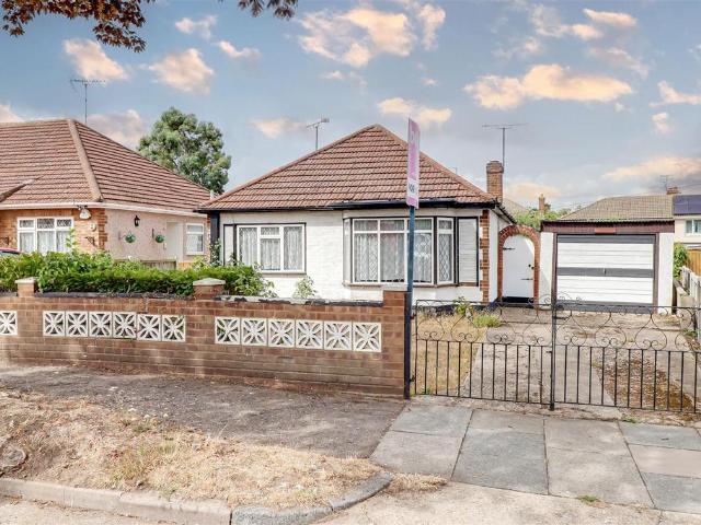 2 bedroom detached bungalow for sale