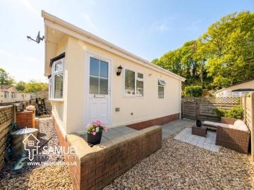 2 bedroom detached bungalow for sale