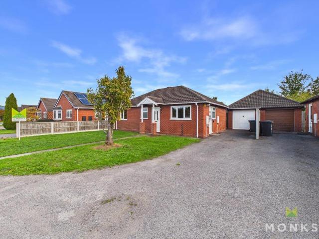 2 bedroom detached bungalow for sale