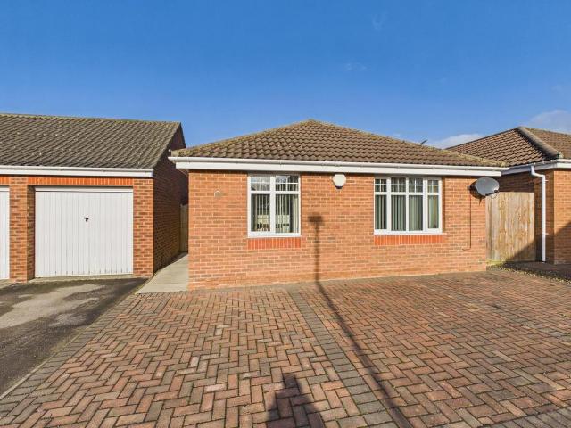 2 bedroom detached bungalow for sale