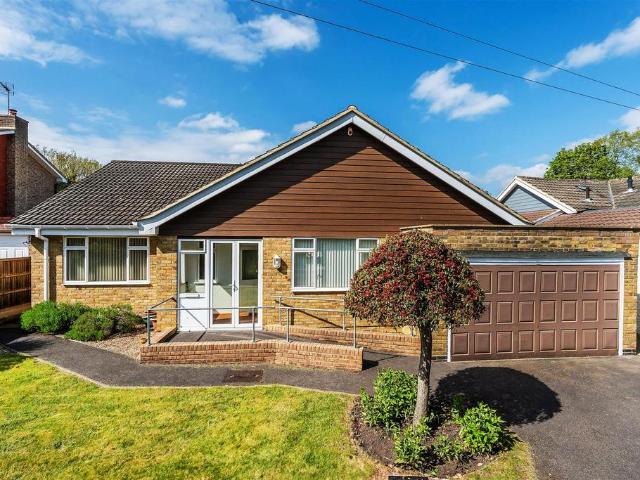 2 bedroom detached bungalow for sale