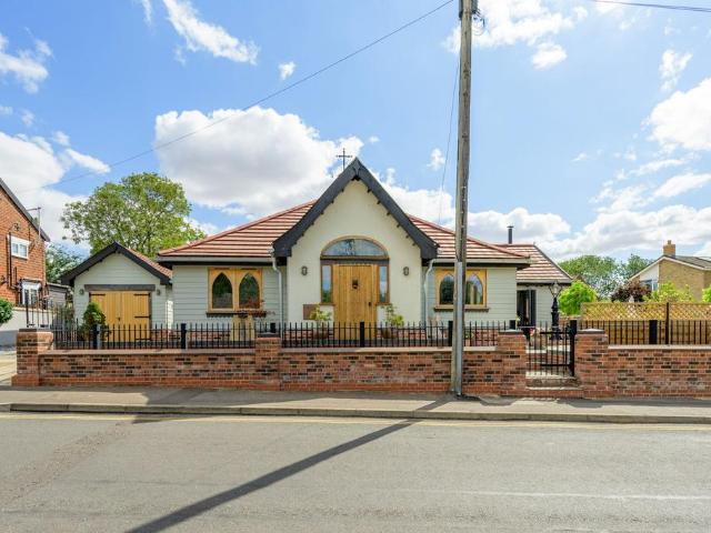 2 bedroom detached bungalow for sale
