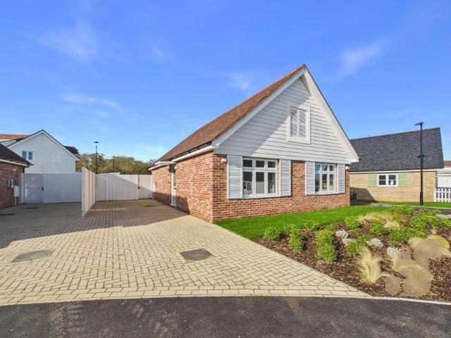 2 bedroom detached bungalow for sale